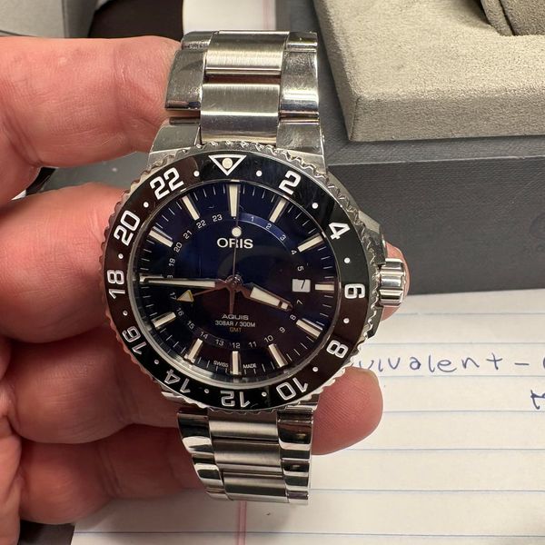 [WTS] Oris Aquis GMT in 43.5mm. Awesome Blue dial and yello…