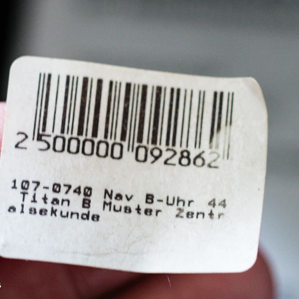 TK Steinhart Zentralsekunde NAV B UHR 44 TITAN B Muster