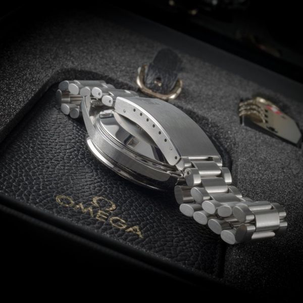 OMEGA Speedmaster 145012-67 mit Werksrevision in der Schwei…