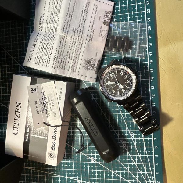 Citizen Pilot Eco-drive radio controlado PVD Black, CB0245-…