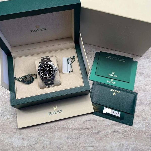 FS: Rolex Submariner No-Date 124060 Complete Set.