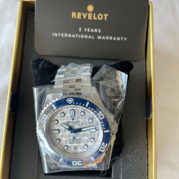 Revelot Hexmariner V3,42 Metallic White CNC Guilloche