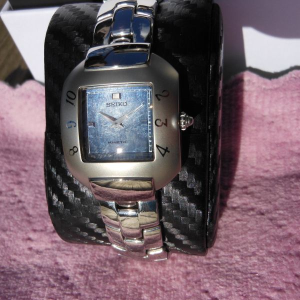 Salesman example Seiko Lukia L250-4000 and Kinetic 1M20-5A2…