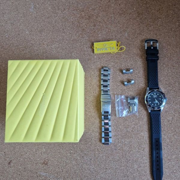 Invicta 8932 mit zwei Bändern