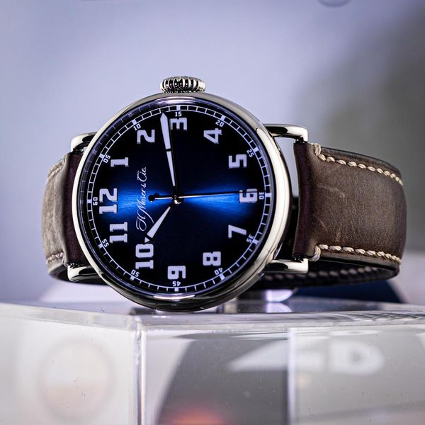[WTS] H. Moser & Cie. Heritage Centre Seconds Funky Blue (8…