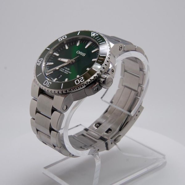[WTS] ORIS AQUIS DATE 43.5MM — GREEN $1450