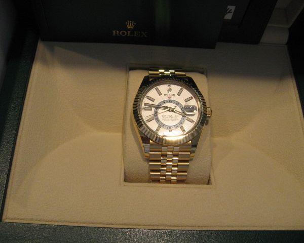 Fs: Rolex 18k yellow gold sky dweller
