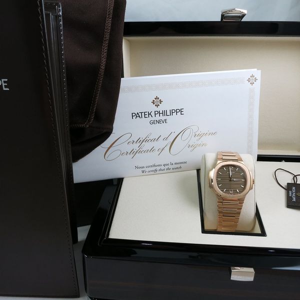 Fs: PATEK PHILIPPE 7118/1R NAUTILUS COMPLETE UNWORN