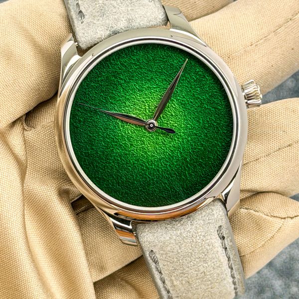 [WTS] H. Moser Hammered Enamel Lime Green Fumé Dial Endeavo…