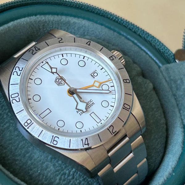 San Martín SN0054-G GMT esfera Blanca NH34