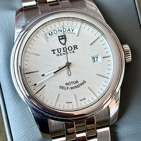 [WTS] Tudor Glamour Date-Day 56000 – 39mm Silver Linen Dial