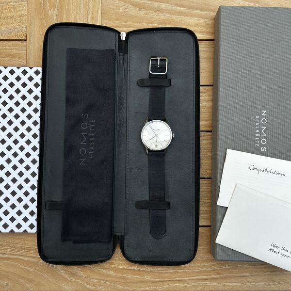 Nomos Zürich Datum (recente service)