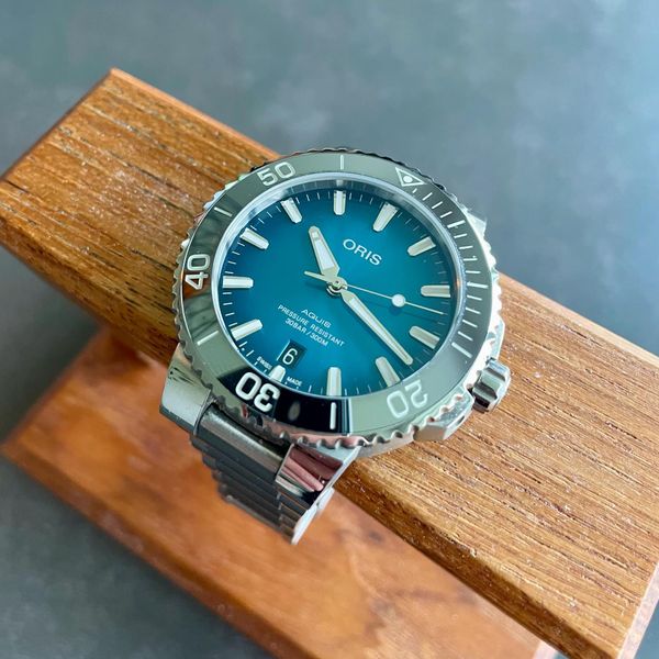 Oris Aquis Date - Tungsten Bezel