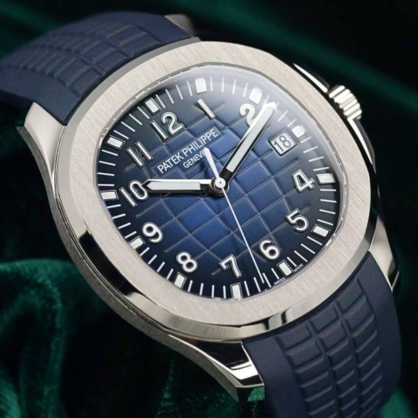 FSOT: Patek Philippe Aquanaut “Jumbo” Blue Dial Blue Rubber…