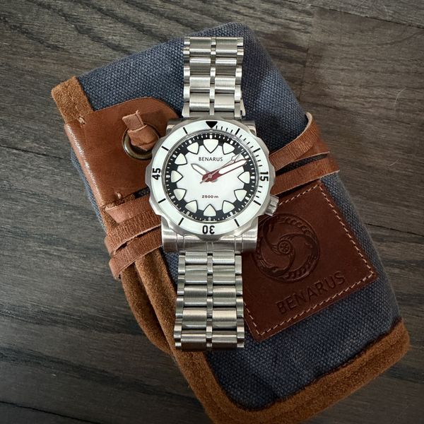 FS Benarus Megalodon Steel - White/White with no date