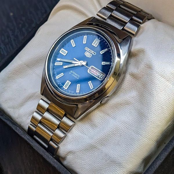 [WTS] Seiko 5 Automatic blue watch with sun brust dial snxs…