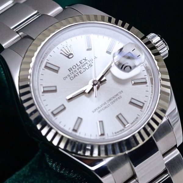 FSOT: Rolex Lady-Datejust Silver Dial 18k White Gold Fluted…
