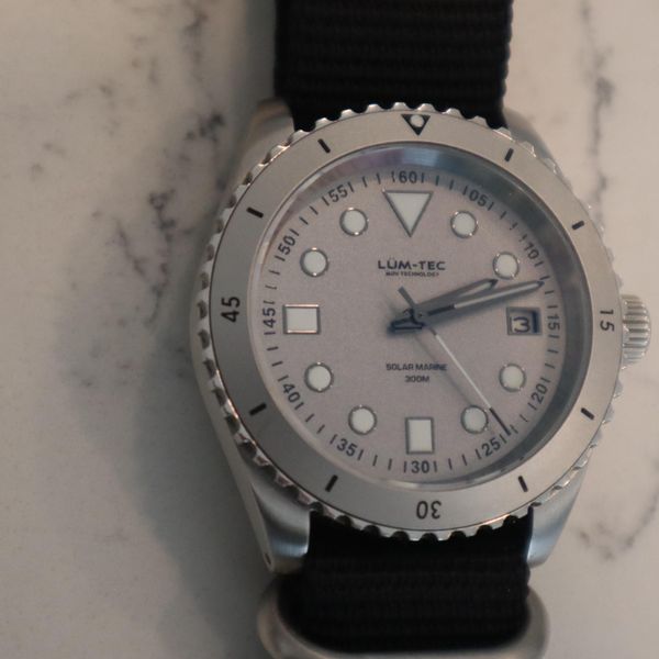 [WTS] Lum-Tec Solar Marine 9 - Excellent Condition