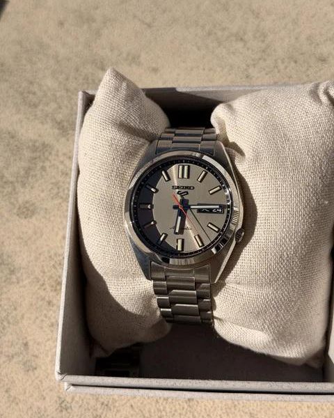 Seiko 5 Sports SNXS Style esfera beige
SRPK91K1
