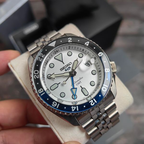 [WTS] Seiko 5 GMT “White Batman” SSK033 Full Kit 2026  - $3…
