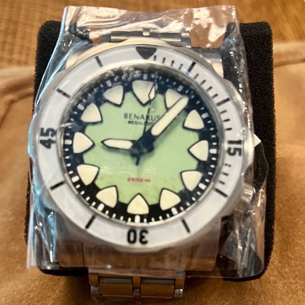 NEW Benarus Megalodon Ti, Green Dial