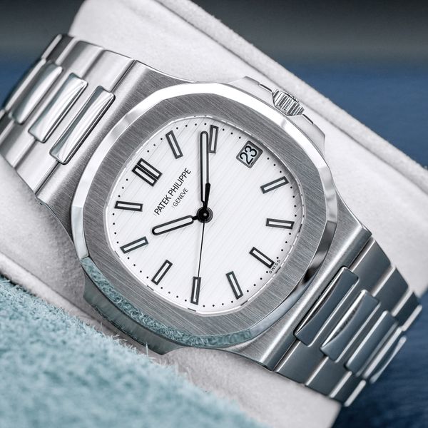 [WTS] Patek Philippe Nautilus 5711 White Dial 40mm 2012 Box…