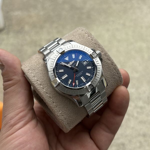 Breitling Avenger GMT 45 A32395
