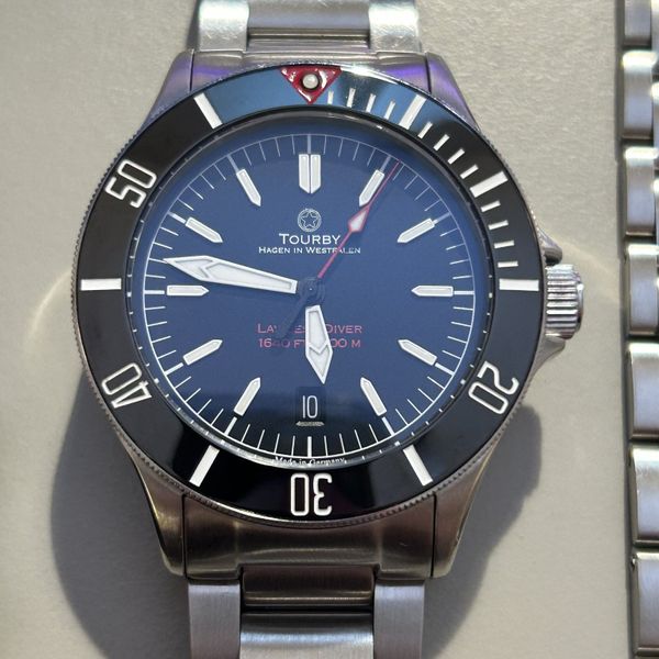 Tourby Lawless 42mm Red