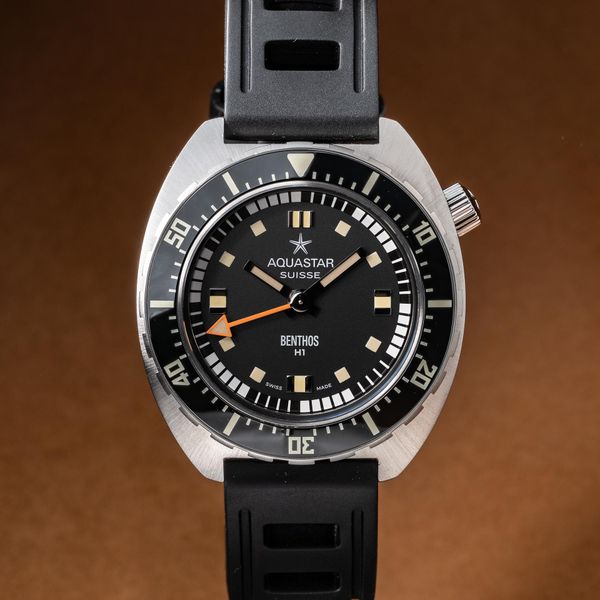 FS: 2023 Aquastar Benthos H1 with Box and Papers