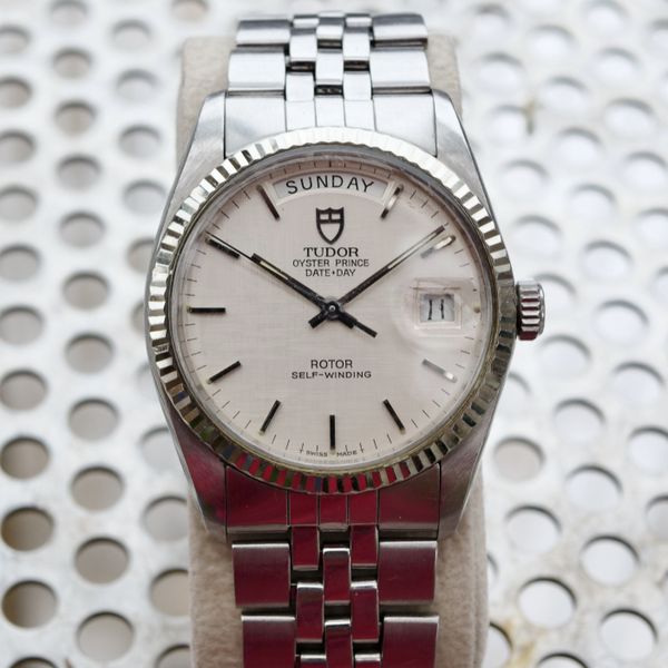 Tudor Date Day Linen 94614