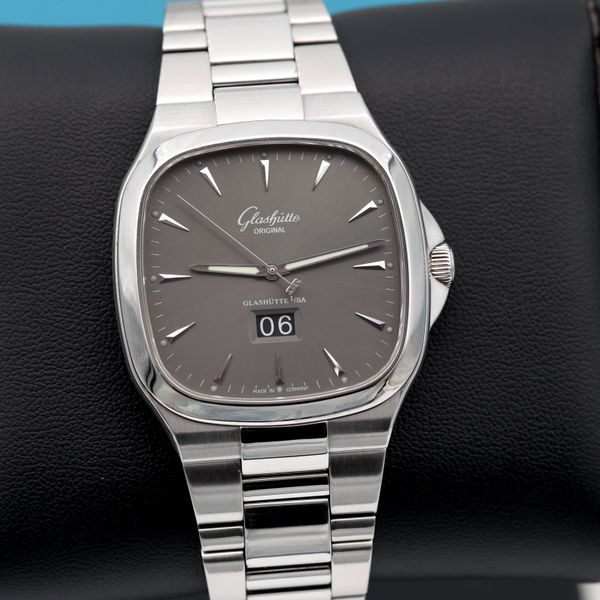 Glashutte Original Seventies Panorama Date