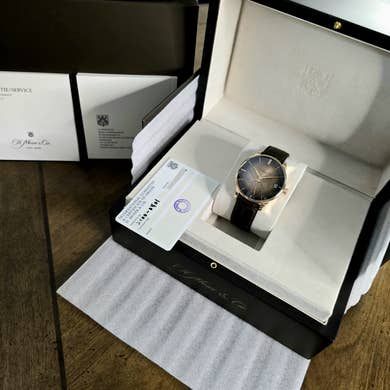 FSOT: H. MOSER & CIE VENTURER BIG DATE 41.5MM 2100-0401 18K…