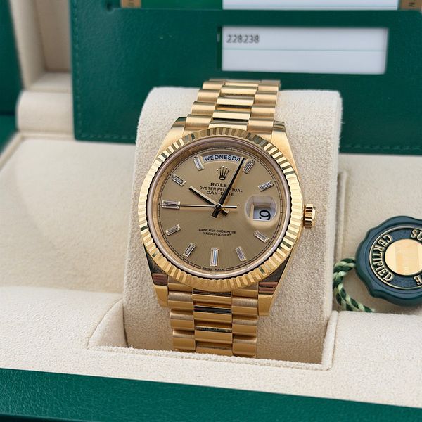 FS: 228238 Rolex Day Date 40mm Yellow Gold Champagne Baguet…