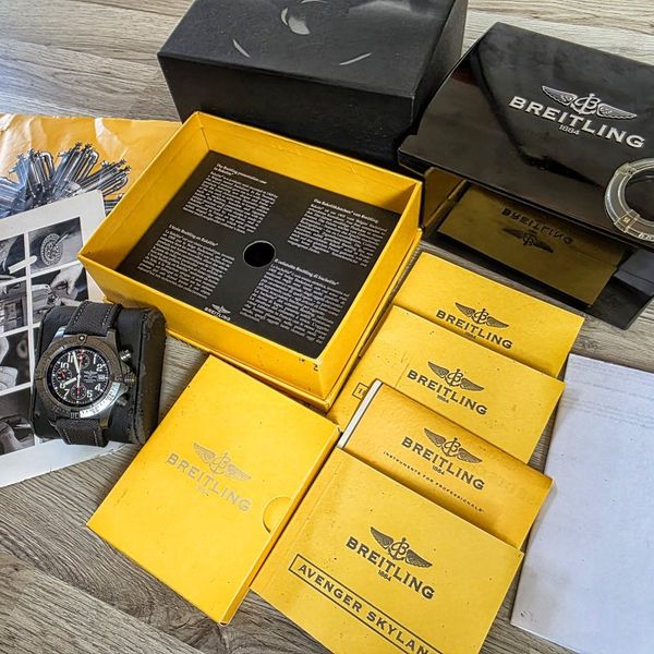 Breitling Avenger Skyland Chrono black mit Revision