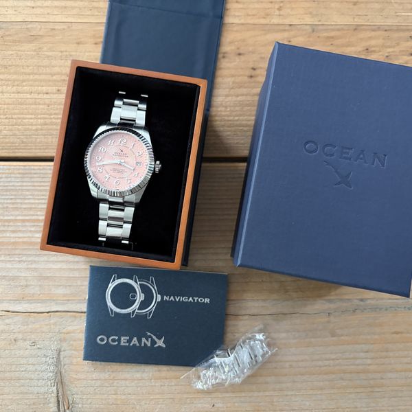 OceanX Navigator NVS343 met zalmroze wijzerplaat.