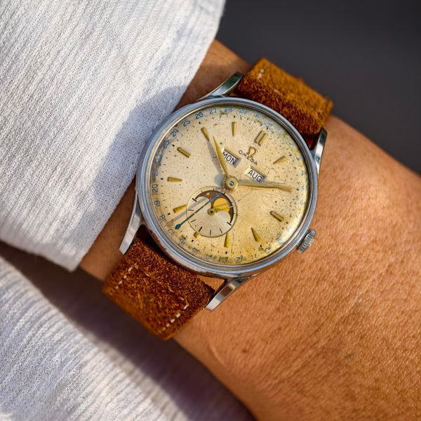 [WTS] 1940s Omega Cosmic Ref. 2471-10 | Triple Calendar Moo…